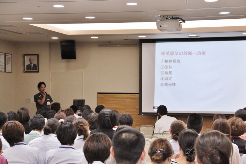 院内における感染対策研修会の様子