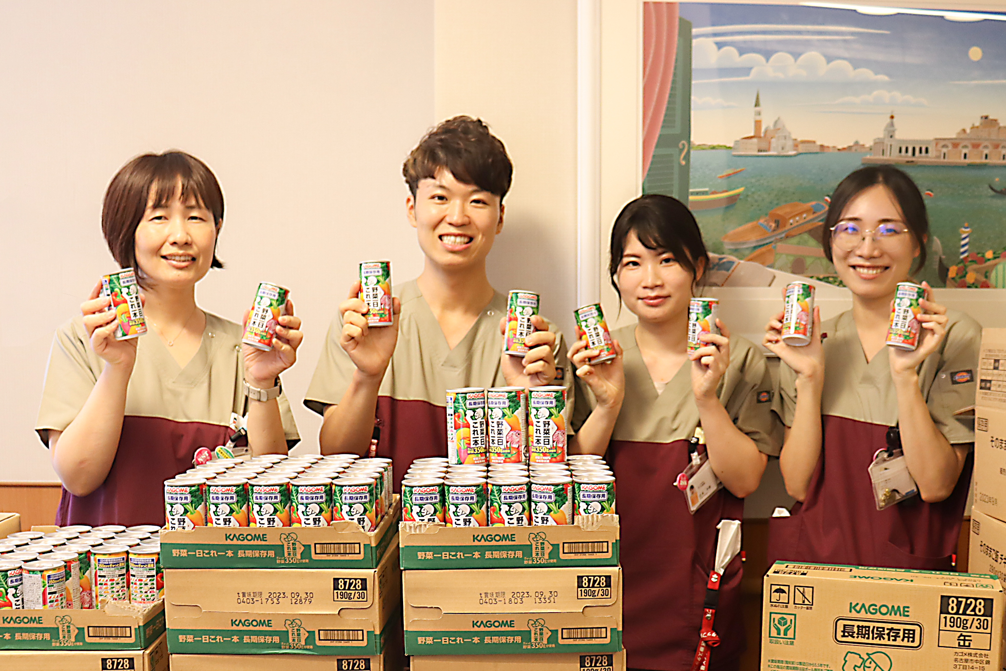 <b>【食の改善】</b>8月31日の「野菜の日」にちなみ、栄養科が全施設で野菜ジュースを職員に配布いたしました。