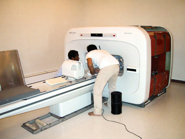 寄贈した機械を使用する様子