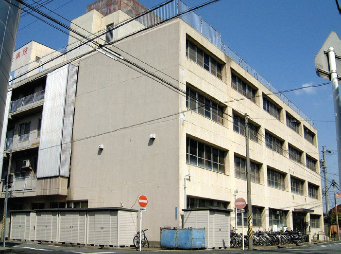 現在の管理棟外観